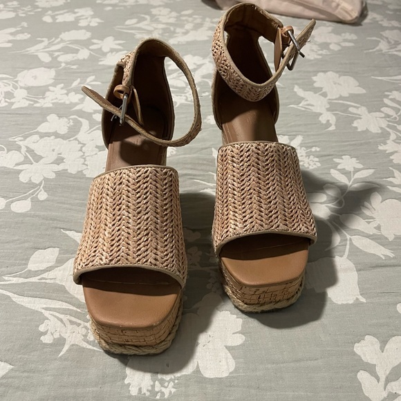 Universal Thread Woven Wedges - Picture 4 of 5